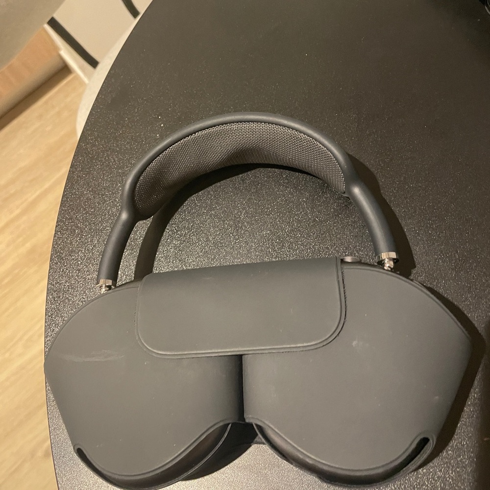 Apple AirPods Max space grey